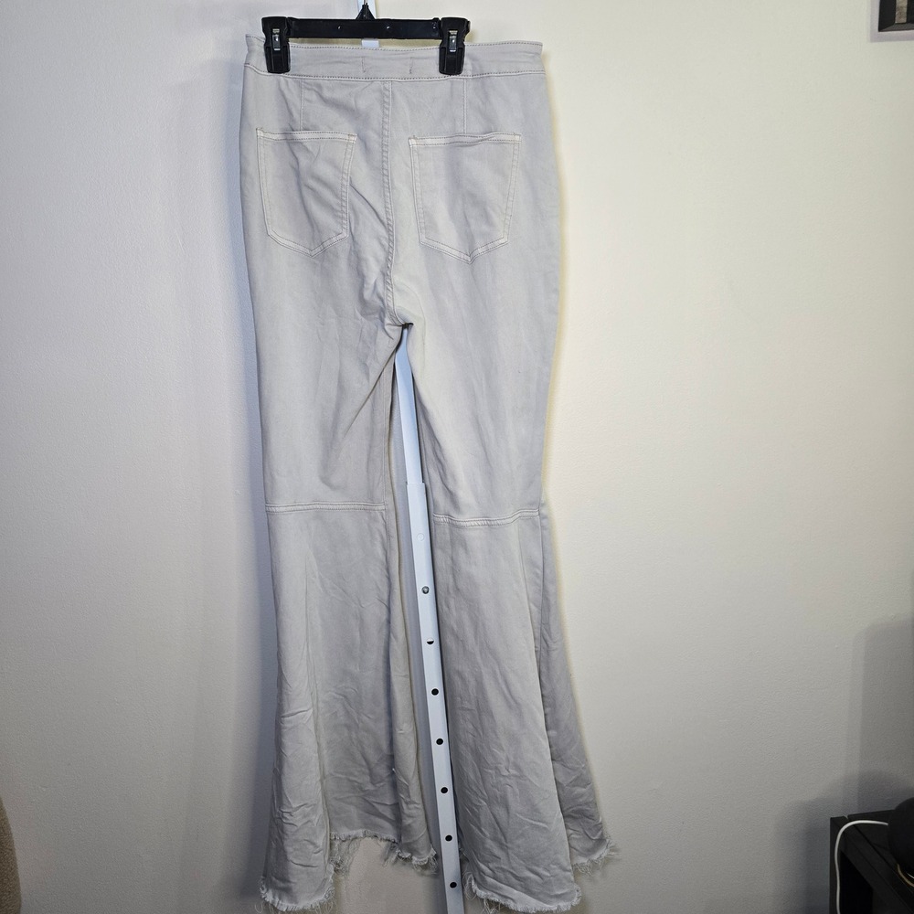 We The Free Twenty Nine Light Wash Flare Jeans Raw Hem Size 29 - Picture 4 of 5